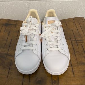 EUC Adidas Stan smiths (Women’s 6)